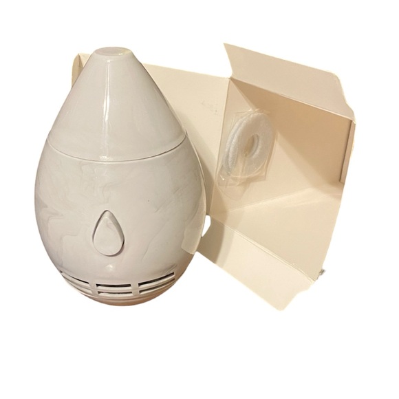 Essential Oil~Eucalyptus & Diffuser (NEW!) - Picture 2 of 9